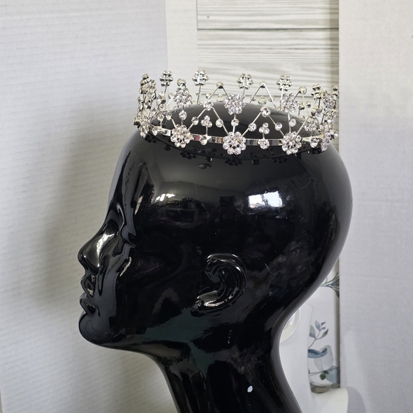 Silver with Rhimestone Flower Design Crown - Picture 9 of 11